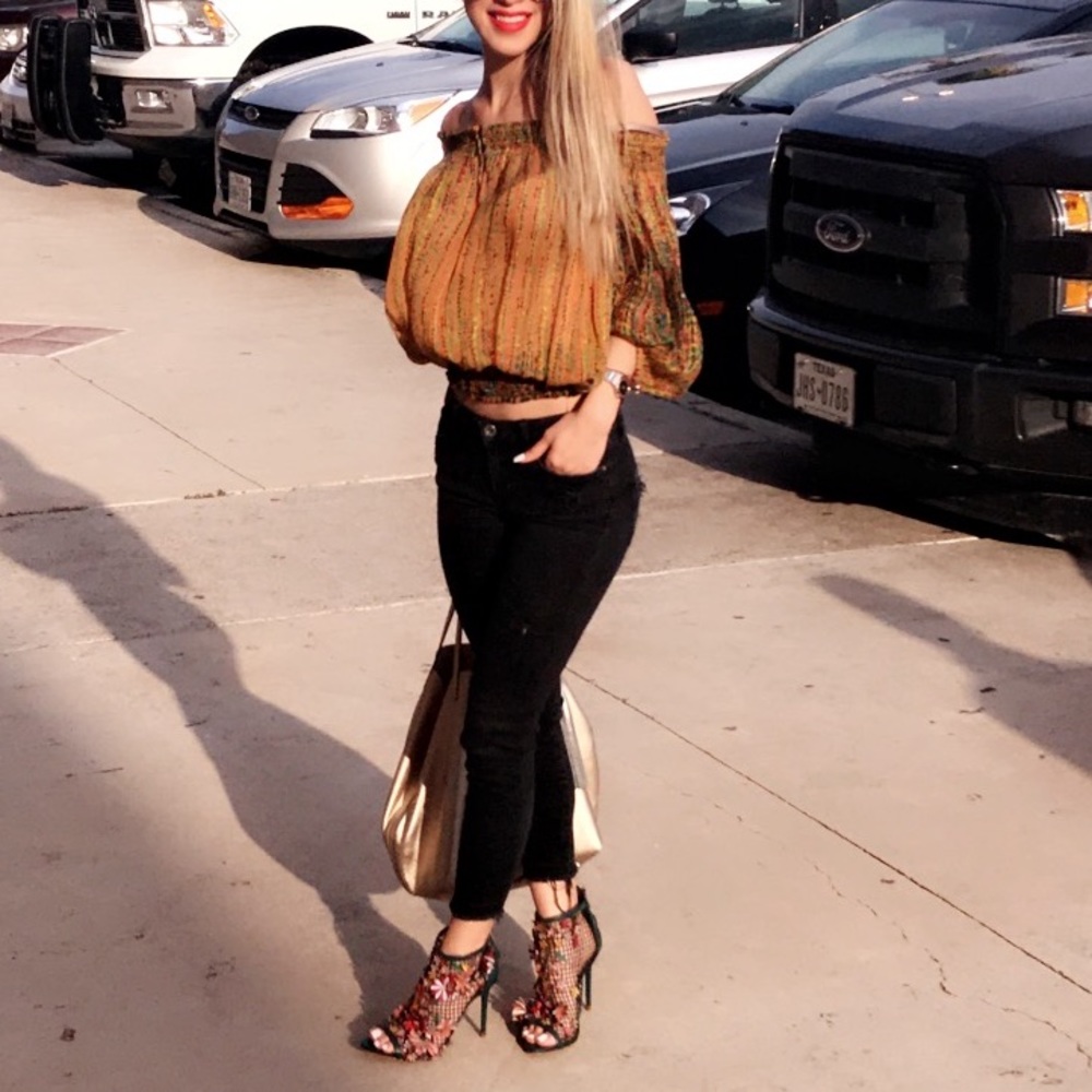 Beautiful Zara Top - Picture 2 of 5